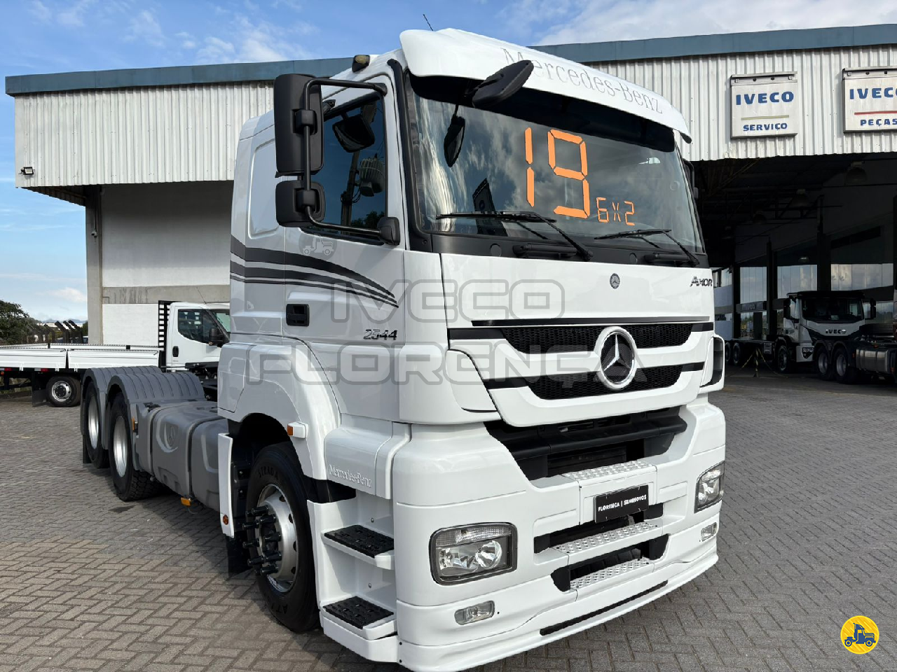 CAMINHAO MERCEDES-BENZ MB 2544 Cavalo Mecânico Cavalo 6x2 Florença Caminhões - Iveco SAO JOSE DOS PINHAIS PARANÁ PR